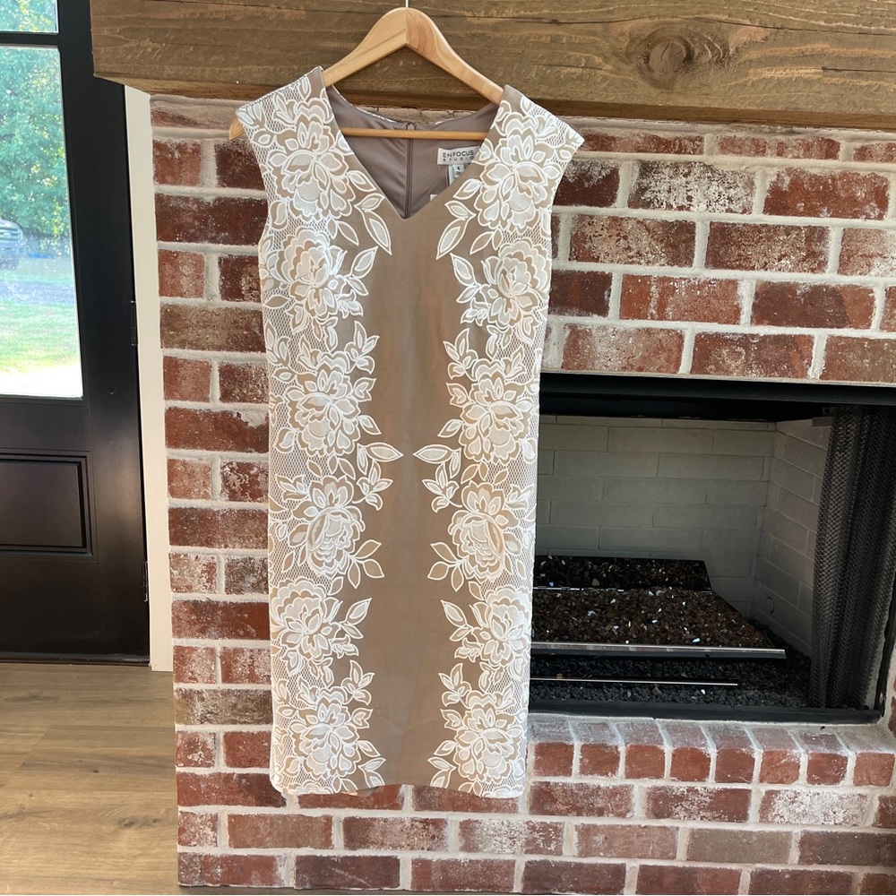 Enfocus Studio Tan/Cream Elegant Floral Lace Dress size 6